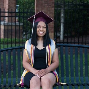 Meet your Posher, Naima